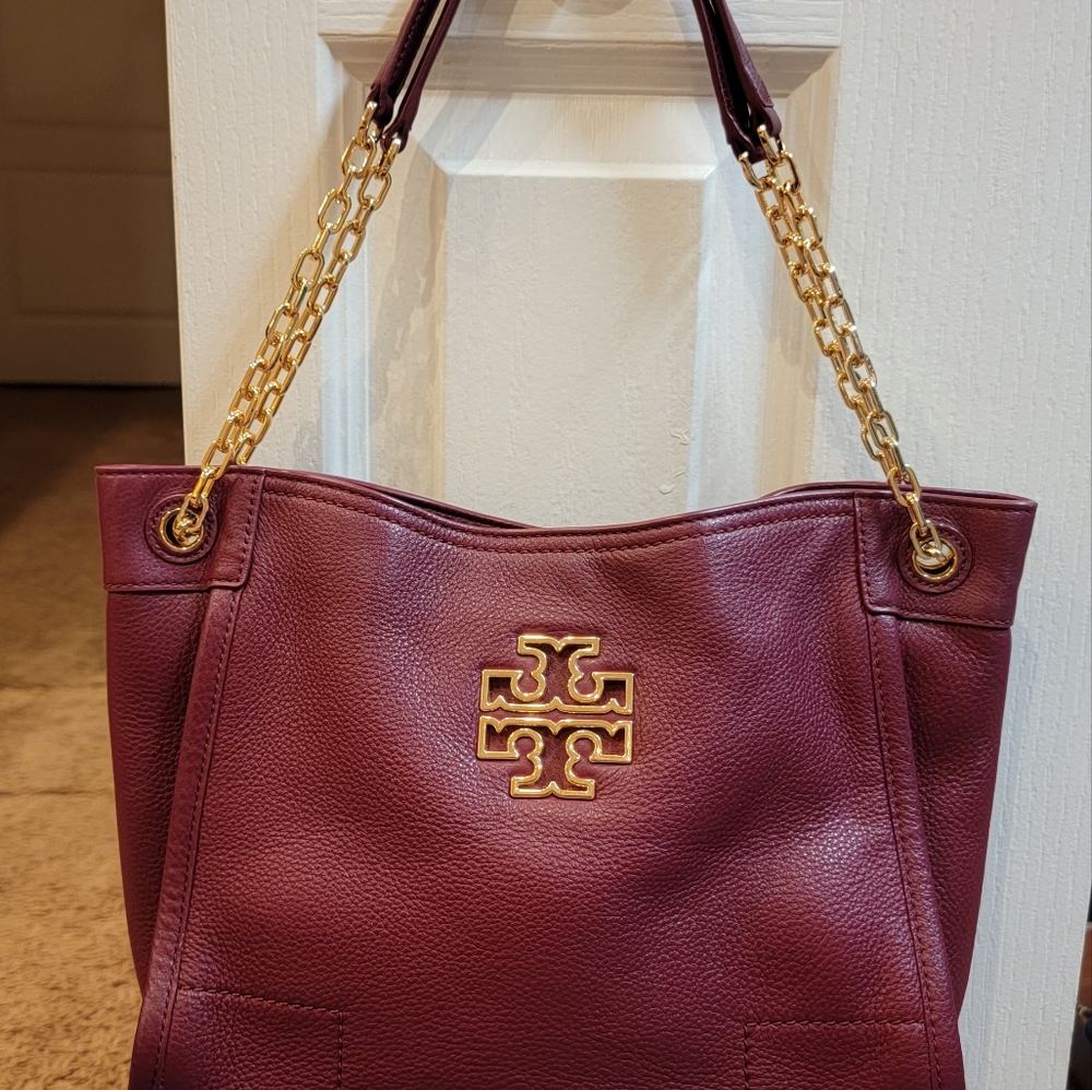 Tory burch hand bag.